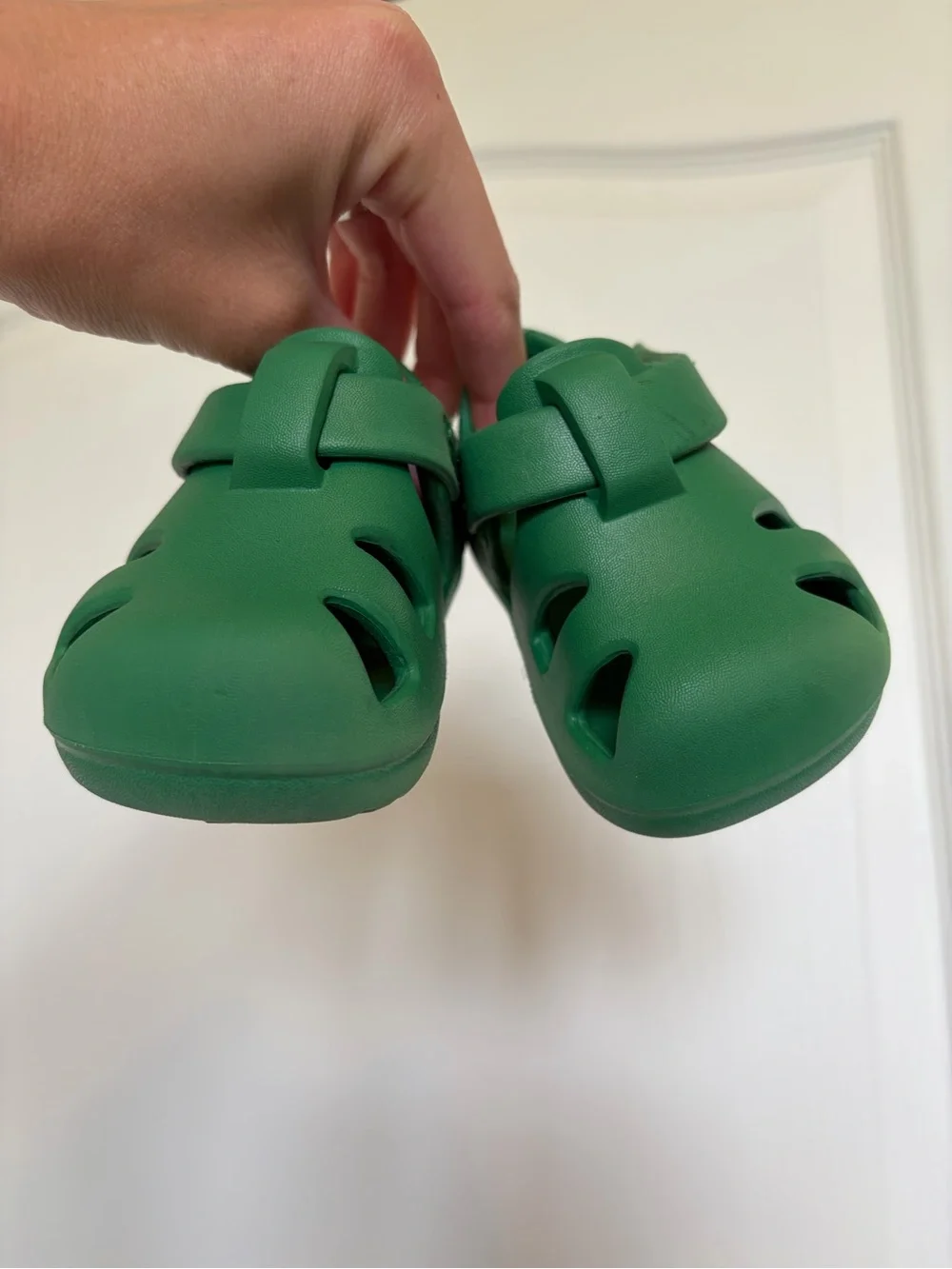 Ten little splash sandals size 3C
